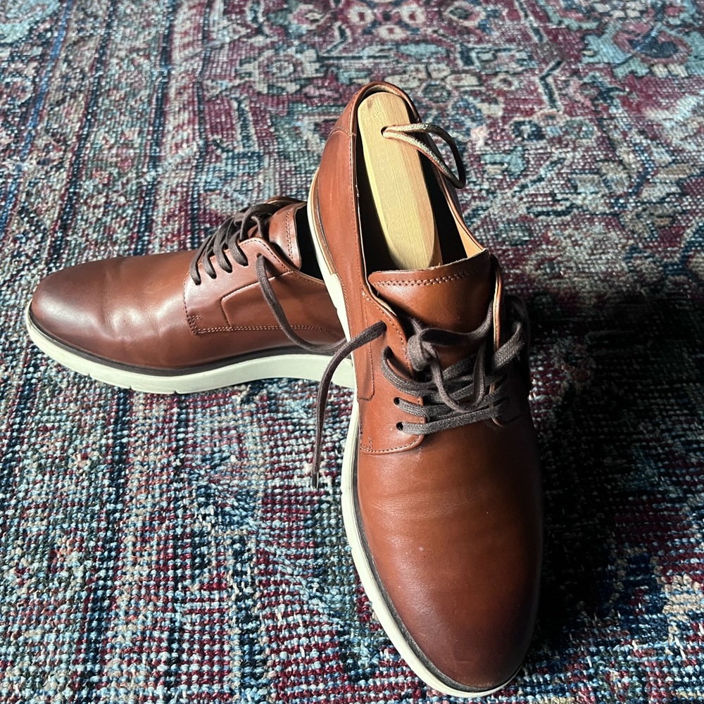 Brown Leather Oxford Shoes with Classic Design